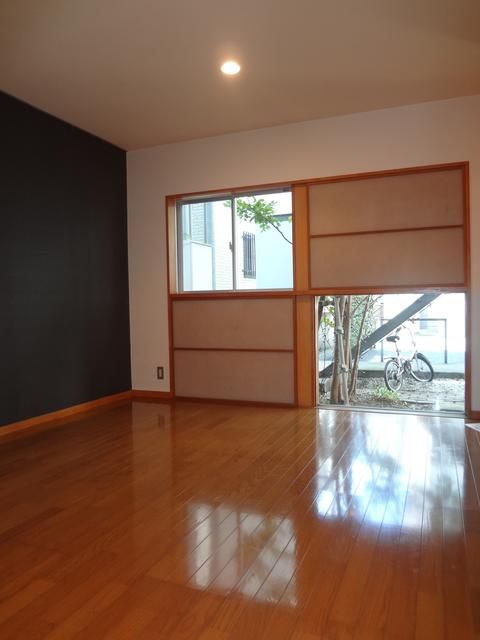 Designer 1R Apartment for Rent near Saitama-Shintoshin Station - Thumbnail 3