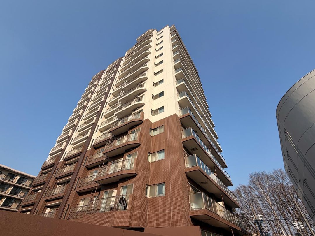 3LDK 84.18m² Corner Apartment in Sapporo's Atsubetsu Ward - Thumbnail 2