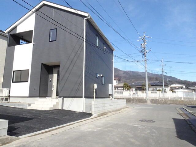 New 4-Bedroom House in Nagano City with 2 Car Parks - Thumbnail 2