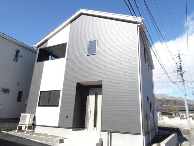 New 4-Bedroom House in Nagano City with 2 Car Parks - Thumbnail 3
