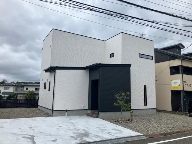 New 4LDK House in Toyama City with Free Parking for 2 Cars - Main Image