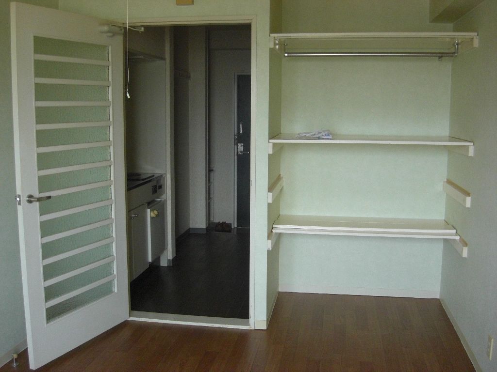 1K Apartment for Rent in Kanazawa, Ishikawa - 18 sqm - Thumbnail 2