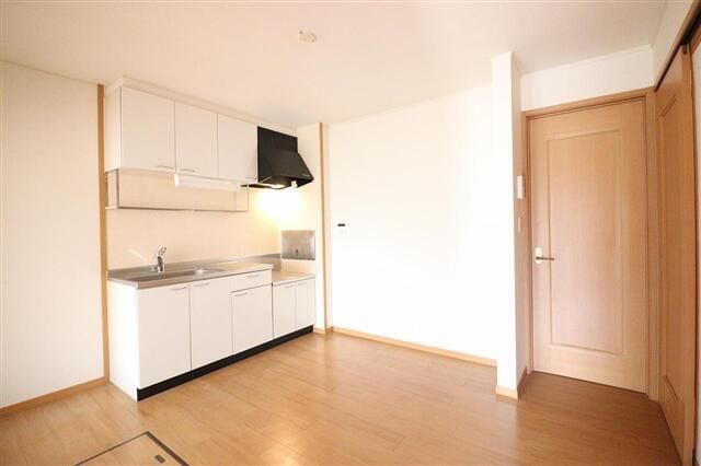 Cute Residence 2DK Apartment for Rent in Yachimata, Chiba - Thumbnail 4