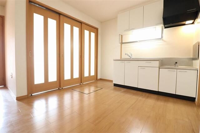 Cute Residence 2DK Apartment for Rent in Yachimata, Chiba - Image 1
