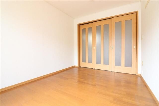 Cute Residence 2DK Apartment for Rent in Yachimata, Chiba - Thumbnail 2