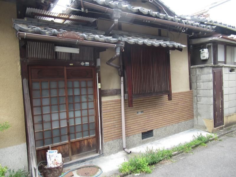 1922 Terrace House for Sale in Kyoto's Kita Ward Near Kinkaku-ji - Image 1
