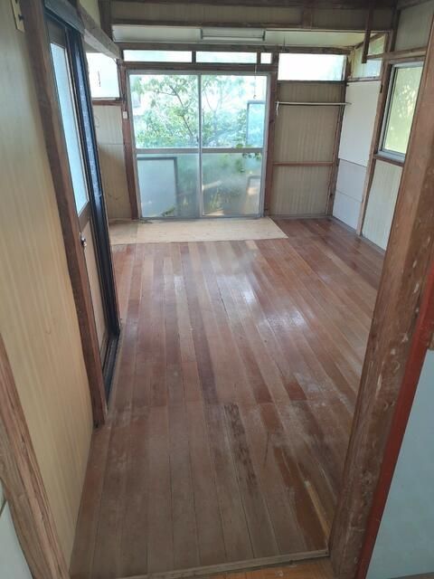 Spacious 8DK Corner Lot House in Ōamishirasato, Chiba - Image 22