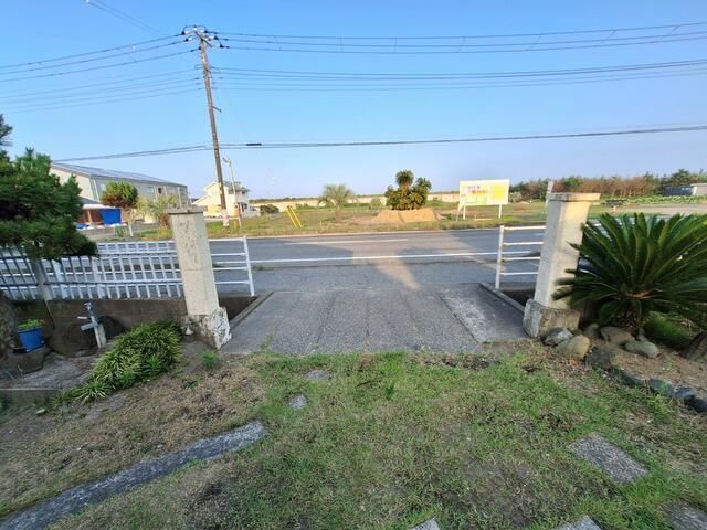 Spacious 8DK Corner Lot House in Ōamishirasato, Chiba - Image 11