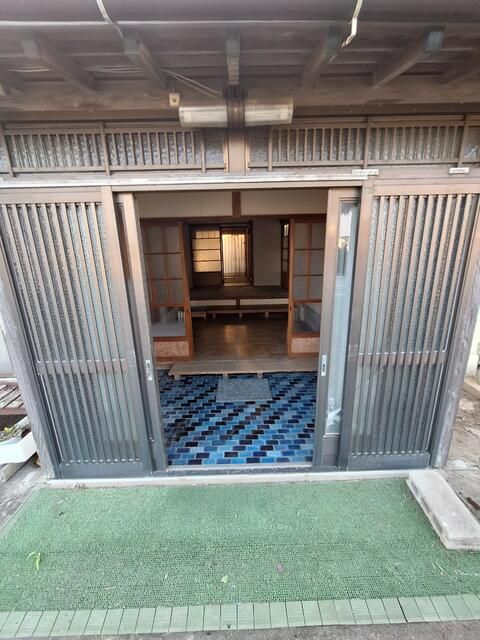 Spacious 8DK Corner Lot House in Ōamishirasato, Chiba - Image 16