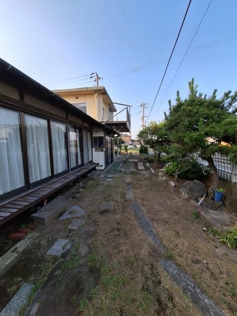 Spacious 8DK Corner Lot House in Ōamishirasato, Chiba - Image 11