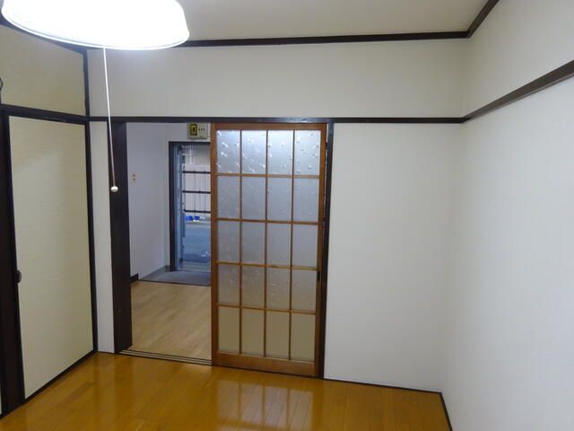 2DK Apartment for Rent in Musashimurayama, Tokyo - 38 sqm - Thumbnail 3