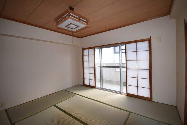 2LDK Apartment for Rent in Fukui City, 5 Min Walk to Station - Thumbnail 3