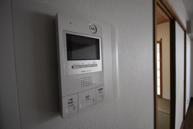 2LDK Apartment for Rent in Fukui City, 5 Min Walk to Station - Image 1