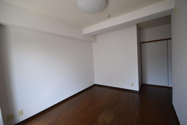 2LDK Apartment for Rent in Fukui City, 5 Min Walk to Station - Thumbnail 4