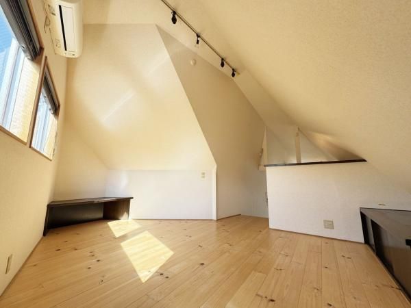 2LDK Detached House for Sale in Hiroo, Shibuya, Tokyo - Thumbnail 2