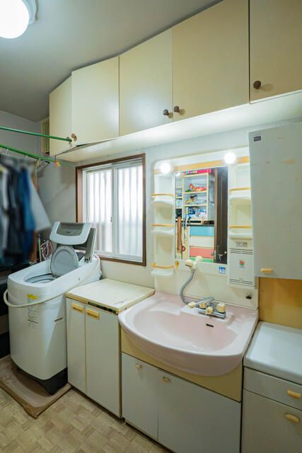 6LDK Family Home in Quiet Wakayama Neighborhood - Image 19