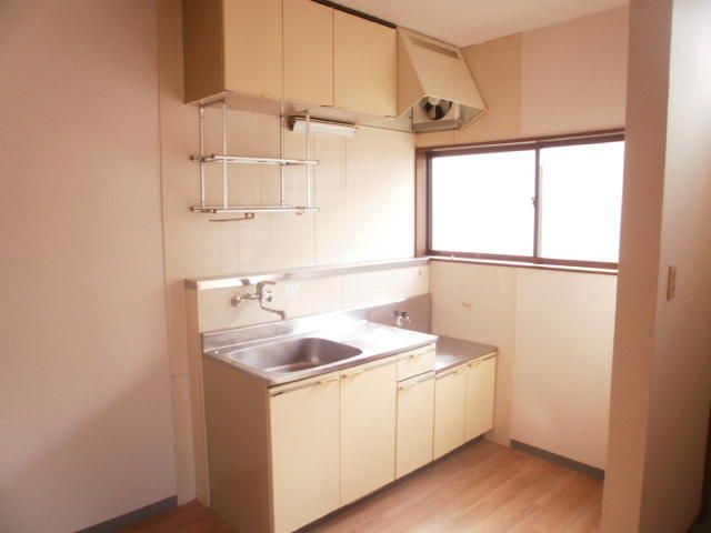 2DK Apartment for Rent in Koshigaya, Saitama - Thumbnail 4