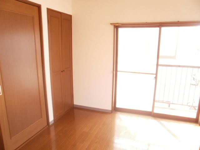 2DK Apartment for Rent in Koshigaya, Saitama - Thumbnail 3