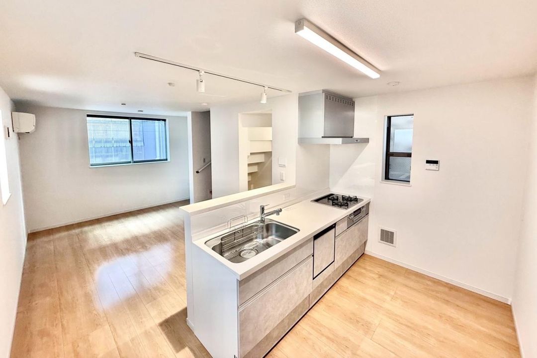 Modern 3SLDK House for Sale in Bunkyo Ward Tokyo - Thumbnail 3
