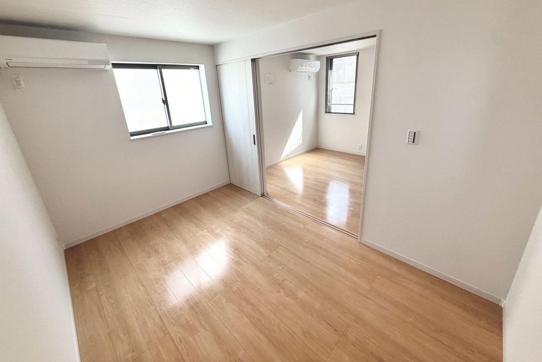 Modern 3SLDK House for Sale in Bunkyo Ward Tokyo - Thumbnail 2