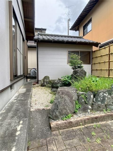 2001-Built 5DK House on Large Corner Plot in Fukuroi, Shizuoka - Image 11