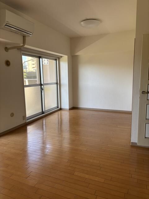 2LDK Apartment for Rent in Koto-ku, Tokyo - 55.82 sqm - Thumbnail 2