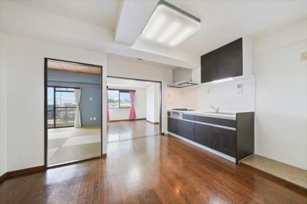 3DK Apartment for Sale in Kunitachi, Tokyo - 52.76 sqm - Thumbnail 2