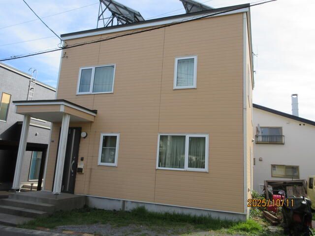4LDK House for Sale in Otaru, Hokkaido with 3 Parking Spaces - Image 1