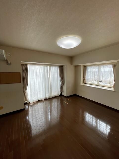 4SLDK Condo in Akita City with Balcony - Thumbnail 3