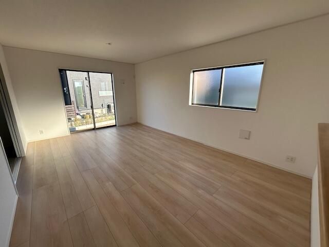 New 4LDK House for Sale in Wakayama City, Walk to Kii-Ogura Station - Thumbnail 3