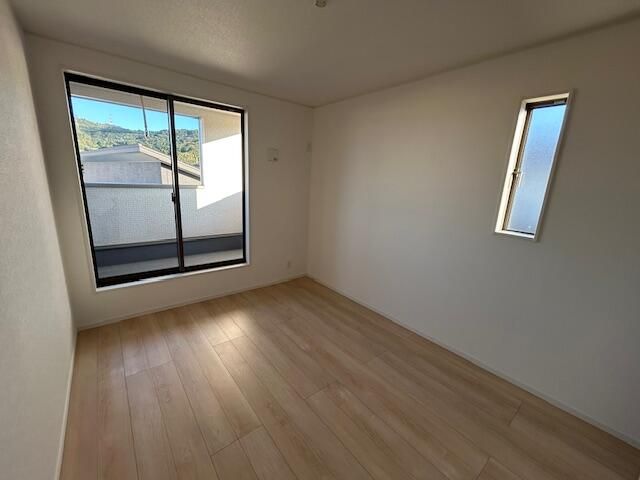 New 4LDK House for Sale in Wakayama City, Walk to Kii-Ogura Station - Thumbnail 2