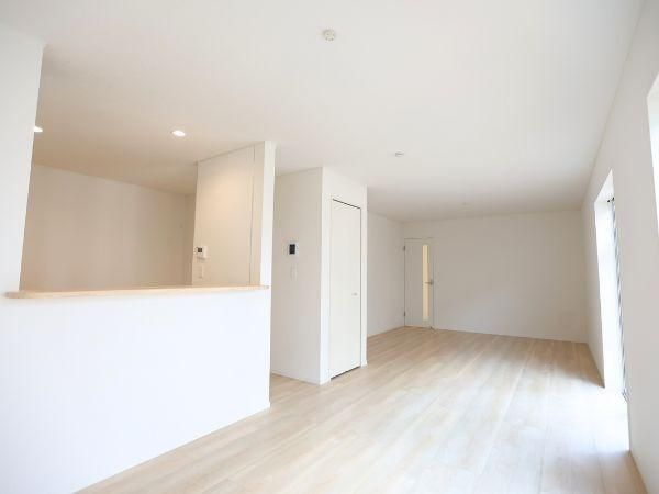 New 3LDK House in Oita City with 4 Car Parks & Modern Amenities - Thumbnail 3