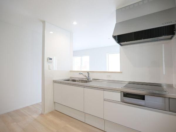 New 3LDK House in Oita City with 4 Car Parks & Modern Amenities - Image 1
