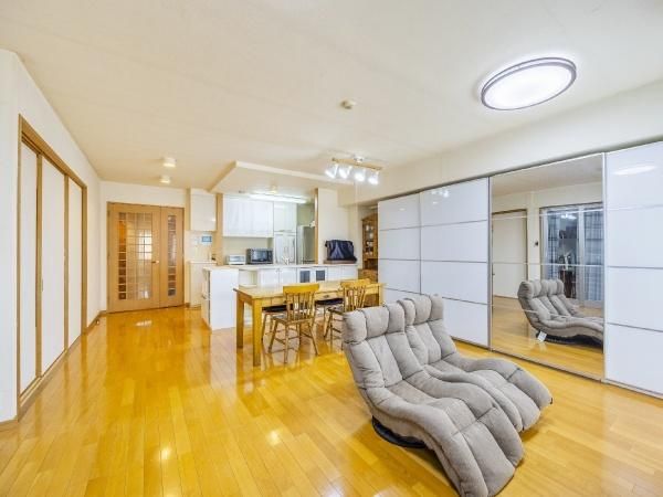 2SLDK Apartment for Sale in Setagaya, Tokyo - 92.58 sqm - Thumbnail 4