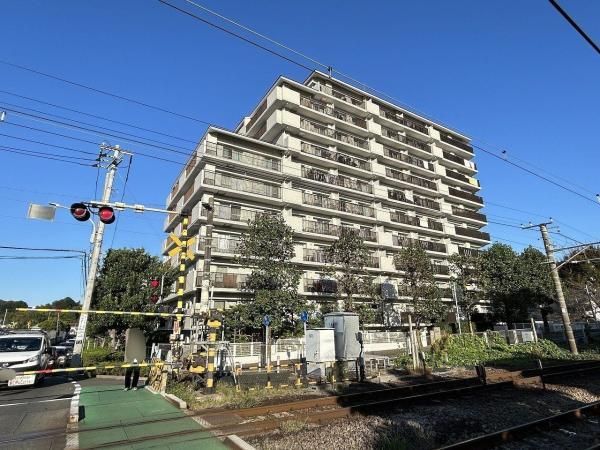 3LDK Apartment with Private Garden for Sale in Yokohama Nakayama - Thumbnail 2
