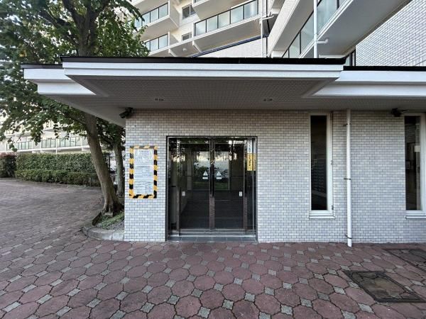 3LDK Apartment with Private Garden for Sale in Yokohama Nakayama - Thumbnail 3