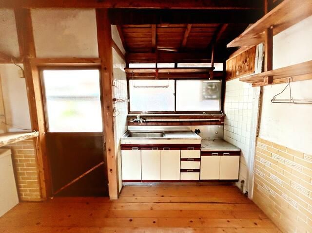 1966 6SDK House with 2-Car Parking in Kitakyushu, Fukuoka - Image 22