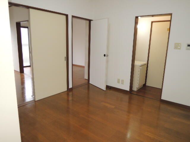 2DK Apartment for Rent in Asagaya Kita, Suginami, Tokyo - Thumbnail 4