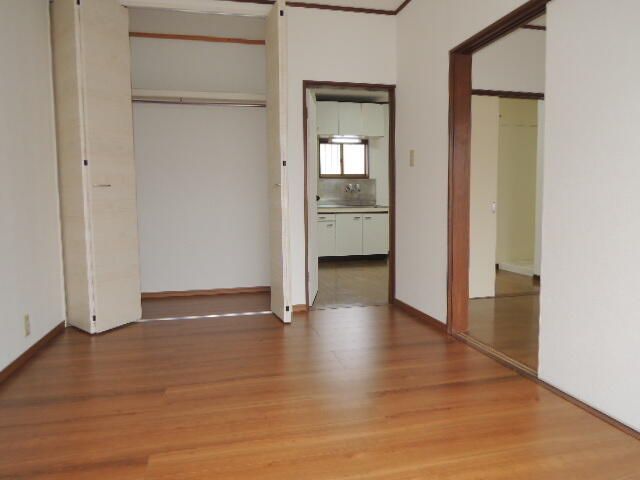 2DK Apartment for Rent in Asagaya Kita, Suginami, Tokyo - Thumbnail 3