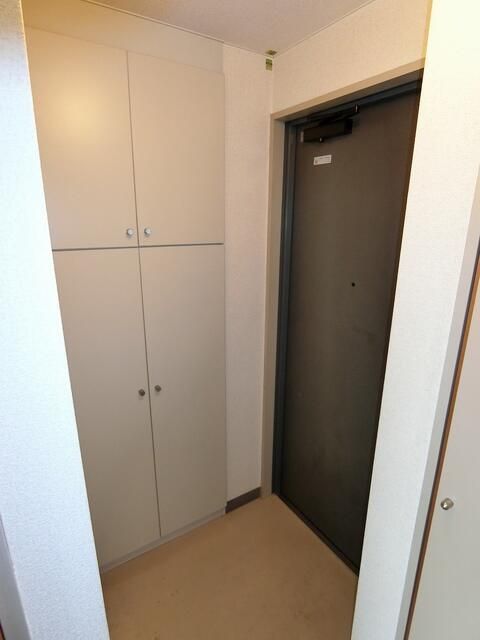 1K Apartment for Rent in Quiet Fukui City Neighborhood - Thumbnail 3