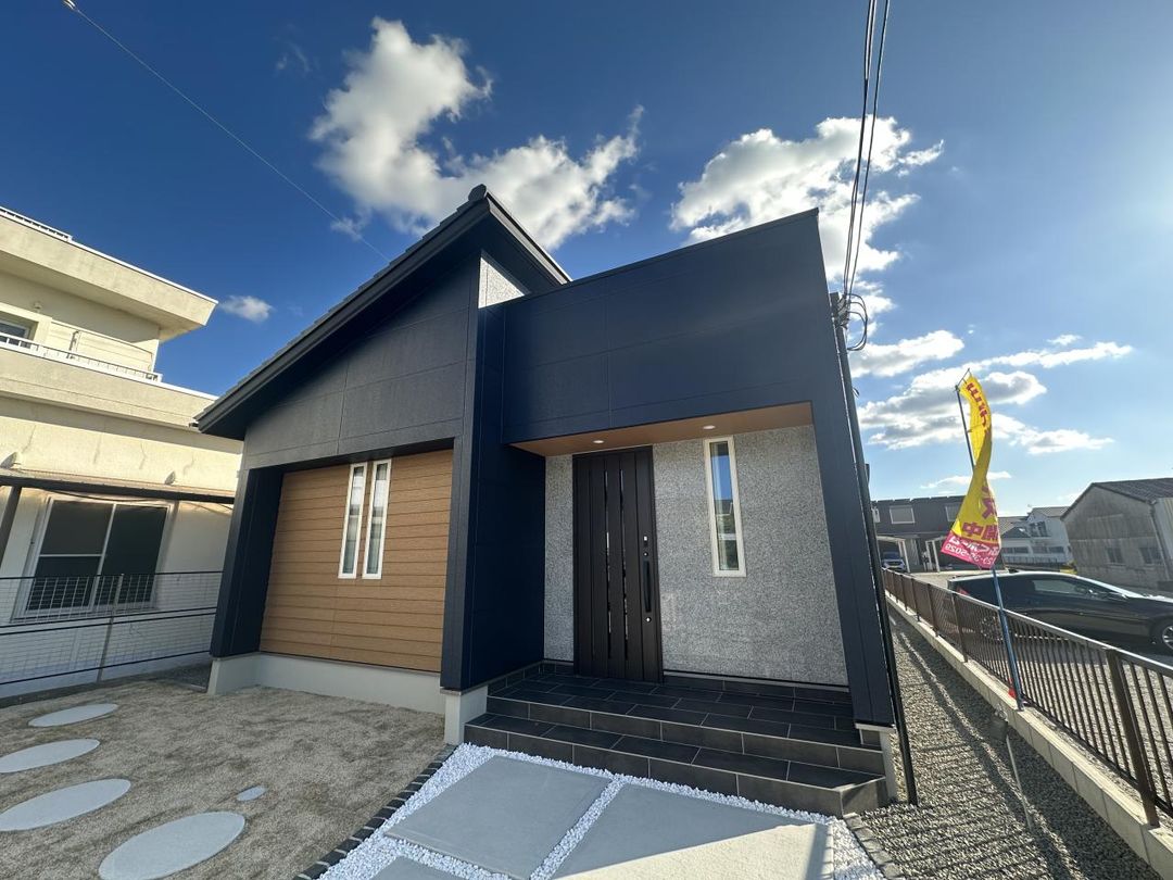 New 3LDK House in Wakayama City, Wakayama Prefecture - Thumbnail 2