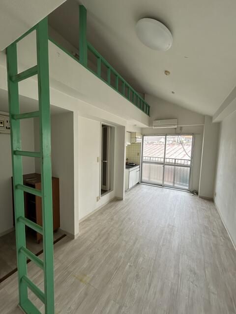 Spacious Studio Loft Apartment in Kohoku, Yokohama - Thumbnail 4