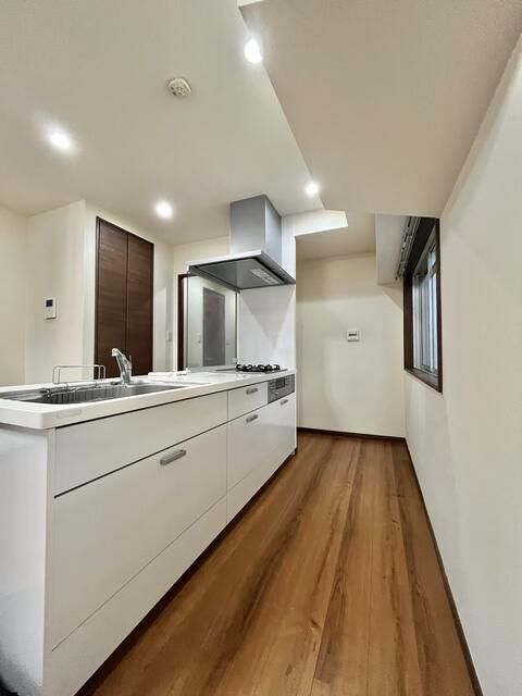 1LDK Apartment for Sale in Nakameguro, Tokyo - 42.36 sqm - Thumbnail 3