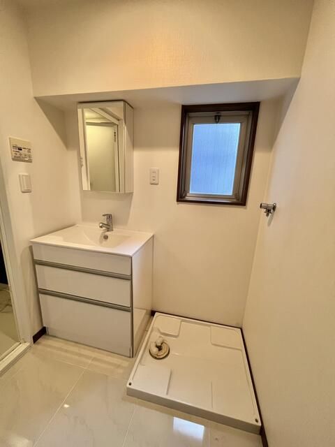1LDK Apartment for Sale in Nakameguro, Tokyo - 42.36 sqm - Thumbnail 4
