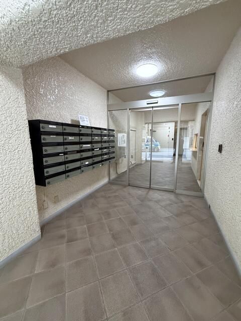 Chisan Mansion Harajuku Office for Sale in Shibuya, Tokyo - Thumbnail 2