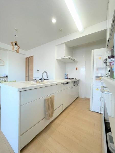 2015 Built 3-Story RC House in Sapporo Chuo-ku with 287sqm Floor Area - Thumbnail 4