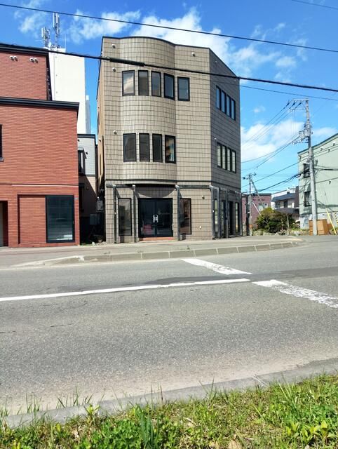 Detached Home with Commercial Space in Sapporo - Thumbnail 2