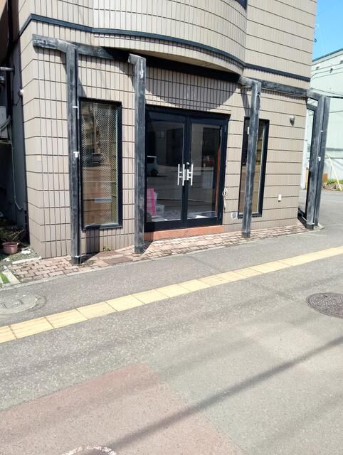 Detached Home with Commercial Space in Sapporo - Thumbnail 3