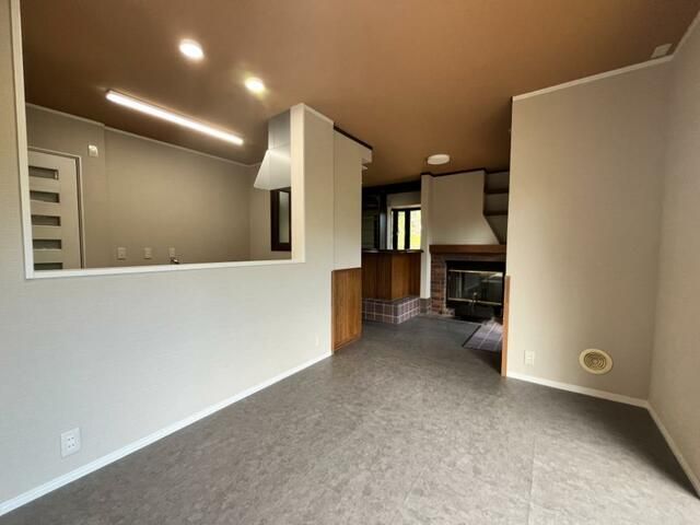 4-Bedroom House for Sale in Quiet Ito City, Shizuoka - Thumbnail 2