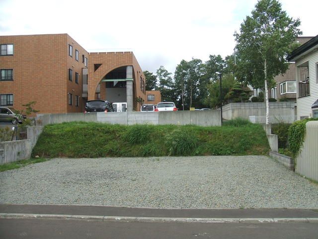 Rental Parking Space in Sapporo's Sumikawa, Near Jieitai-mae Station - Thumbnail 2